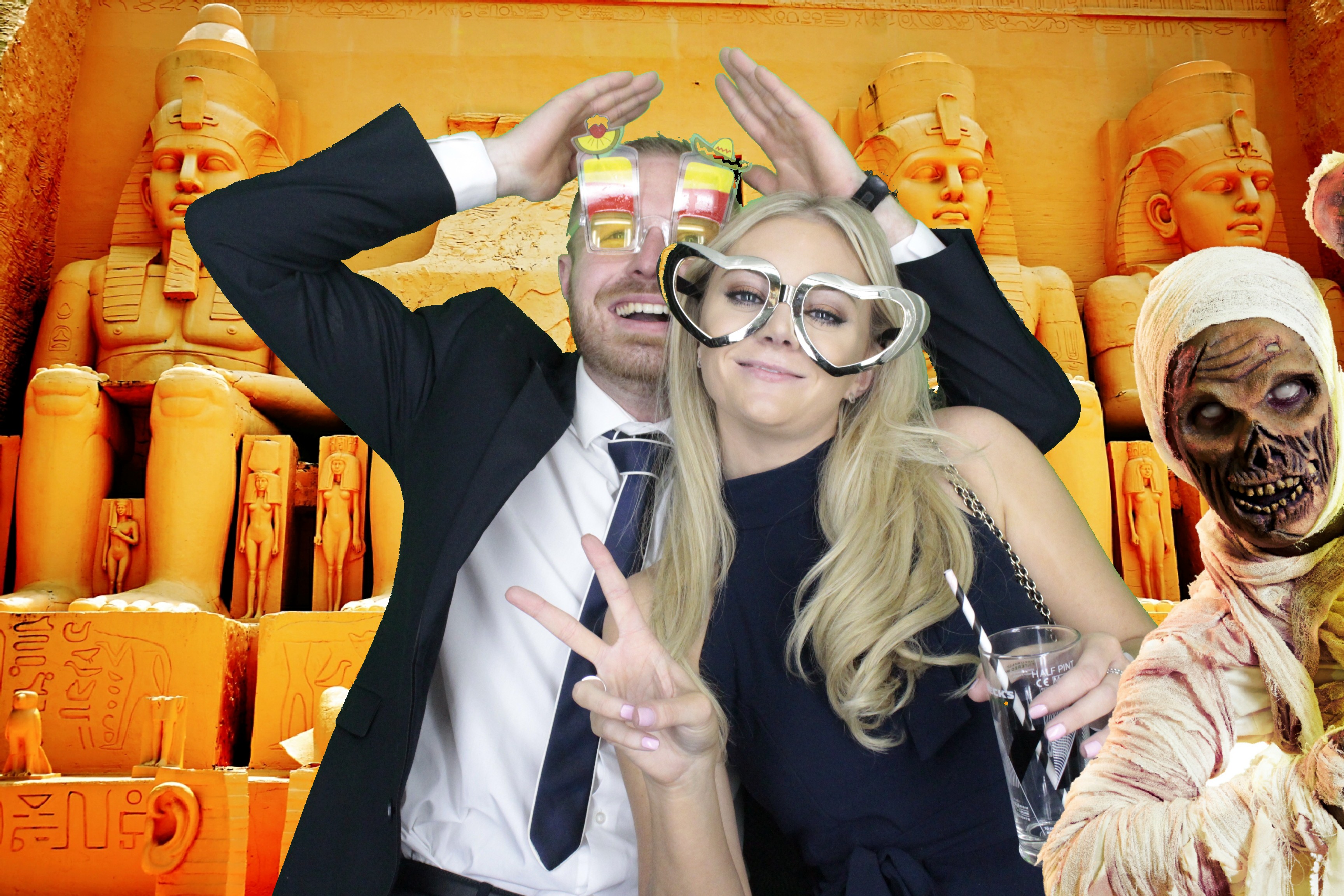 Mr & Mrs Hillier | View more photos from the event at gallery.myphotoboothexperience.co.uk/u/MyPhotoBoothExperienceLtd/Mr-Mrs-Hillier